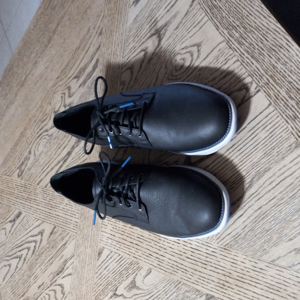 New Extra light weight soft shoe size 12